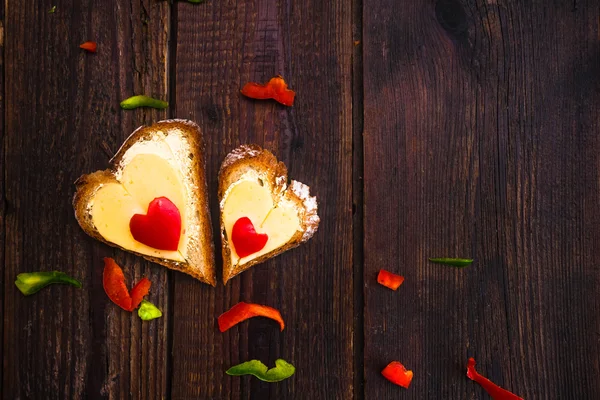 San Valentín sándwiches amantes del desayuno madera — Foto de Stock