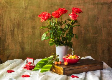 Natürmort buket gül kalp kiraz