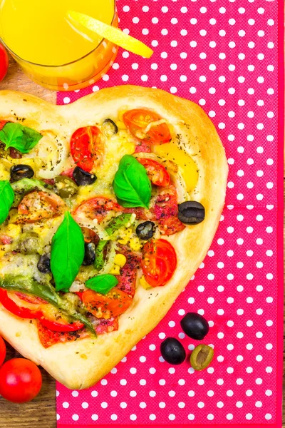 Primer plano pizza queso carne verduras — Foto de Stock