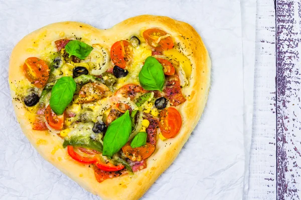 Leckere Pizzakäse Fleisch Oliven — Stockfoto
