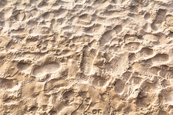 Menselijke voetafdrukken zand strand — Stockfoto