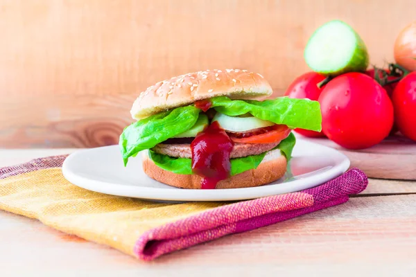 Closeup homemade hamburger fresh vegetables — Stock Photo, Image