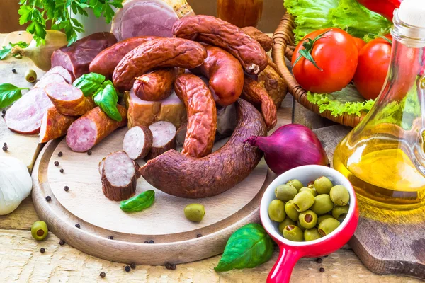 Variedad productos cárnicos verduras — Foto de Stock