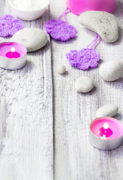 Piedras Zen velas aromáticas fondo de madera — Foto de Stock