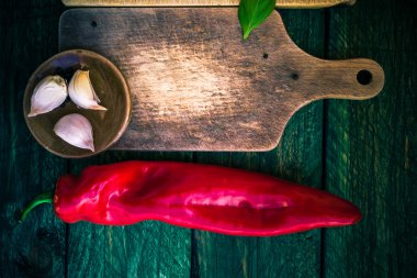 kesme tahtası baharat otlar yıpranmış