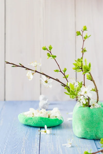 Spring blooming twigs wooden table — Stock Photo, Image