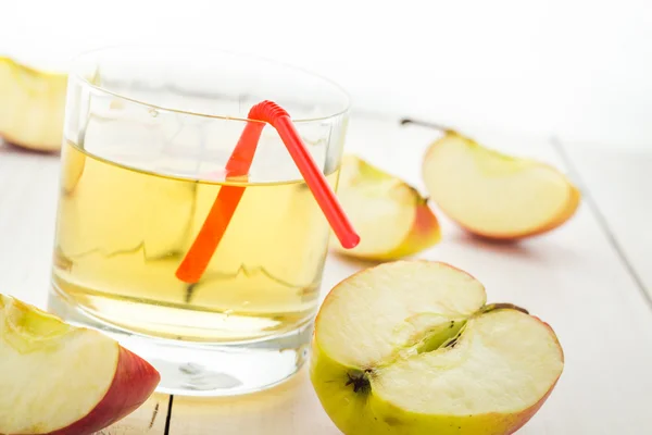 Zdravá výživa šťáva Čerstvá jablka — Stock fotografie