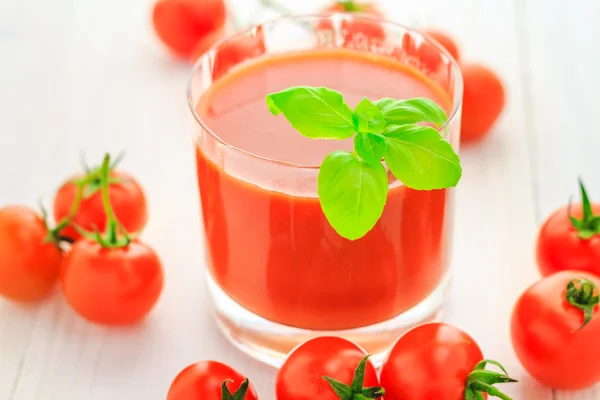 Jugo de comida saludable tomates rojos cereza —  Fotos de Stock