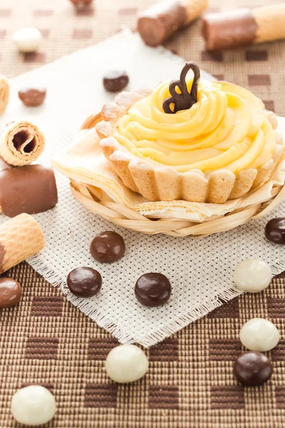 Süße Sahnetorte Schokolade Waffeln Bonbons — Stockfoto