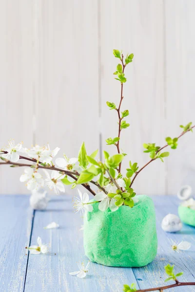 Spring blooming twigs wooden table — Stock Photo, Image