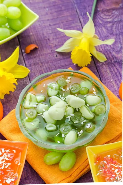 Tasty fruit jelly pieces grapes — Stock Photo, Image