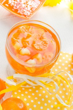 lezzetli meyve dilimleri ile portakal jöle