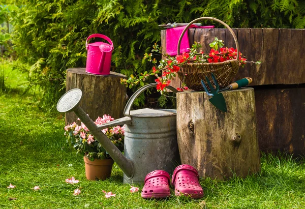 Jarní zahradní nářadí zahradní náčiní — Stock fotografie