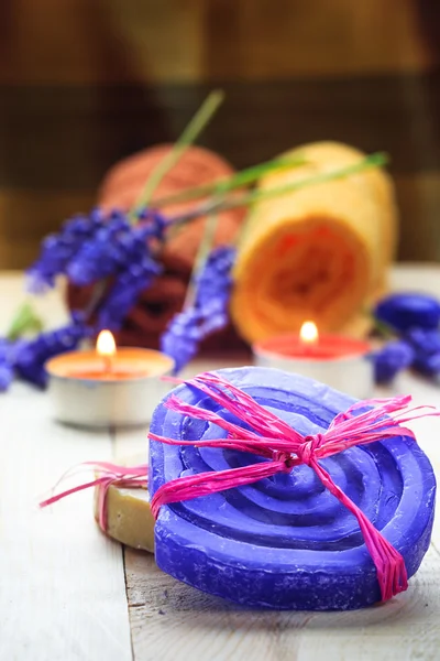 Spa concept saponi alle erbe candele profumate — Foto Stock