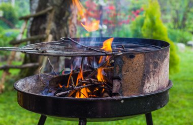 Yangın sırasında bahar Barbekü Bahçe aydınlatma