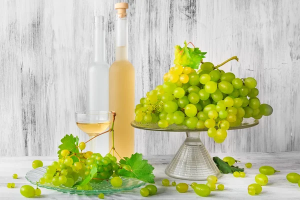 Stilleben frukt bottlle vin druvor — Stockfoto