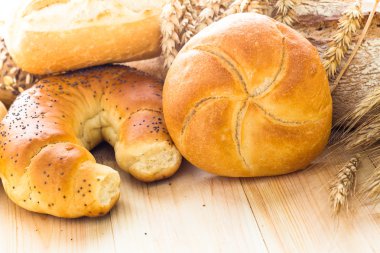 çeşitli pastane ürünleri ahşap arka plan