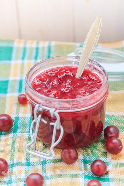 Pot de confiture de groseille à maquereau — Photo