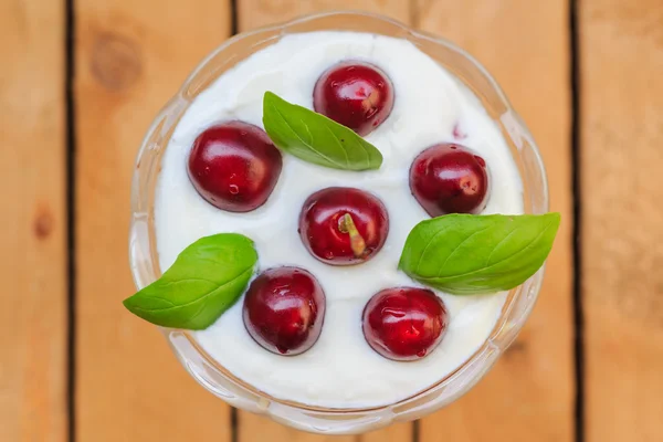 Ovanifrån efterrätt frukt körsbär — Stockfoto