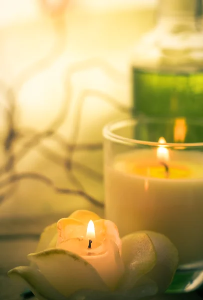 Элементы спа-процедуры ароматические свечи — стоковое фото