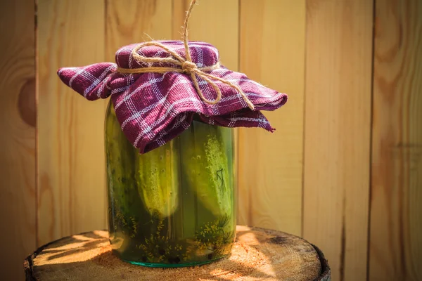 kavanoz salatalık turşusu ahşap güdük