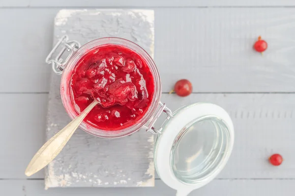 Pot de vue supérieure confiture de groseille à maquereau — Photo