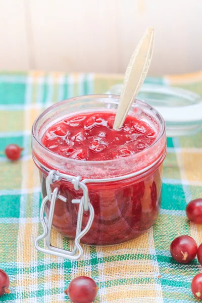 Stachelbeermarmeladenglas — Stockfoto