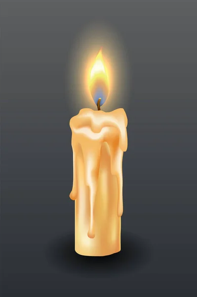 Brännande ljus med droppande eller flytande vax. Gult ljus med gyllene låga. Lit och smält vax. Illustration av vackra glödande ljus på mörk bakgrund — Stock vektor