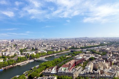 Eyfel Kulesi paris mimari havadan görünümü.