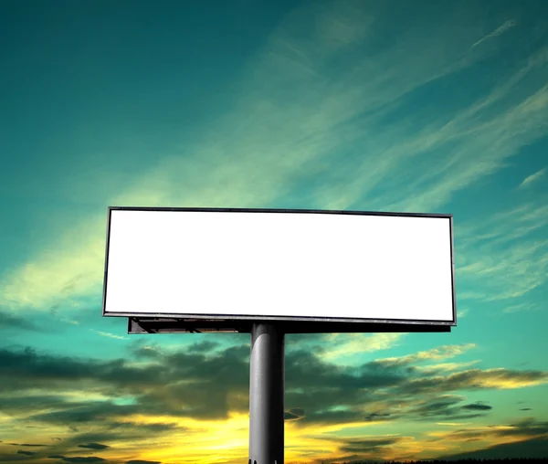 Tom billboard på bakgrund av solnedgång himlen — Stockfoto