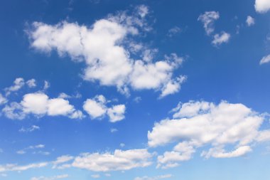 Bulutlu mavi gökyüzü