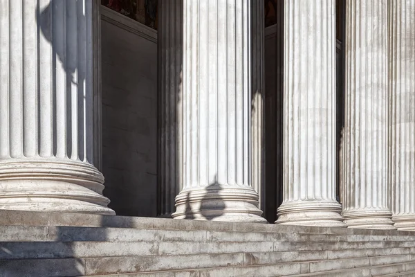 La fila de columnas clásicas —  Fotos de Stock