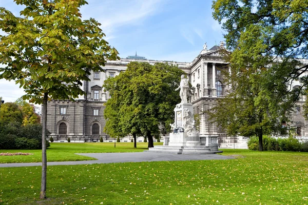 Parku Burggarten w Wiedniu — Zdjęcie stockowe