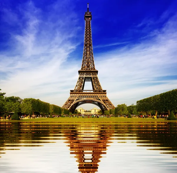 Torre Eiffel em Paris reflexão abstrata — Fotografia de Stock