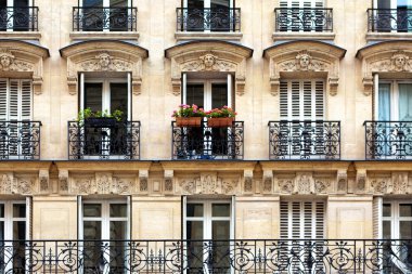 Parisli bir balkon