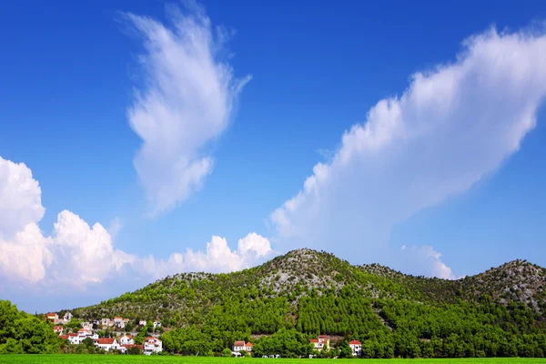 Yeşil dağ manzarası — Stok fotoğraf