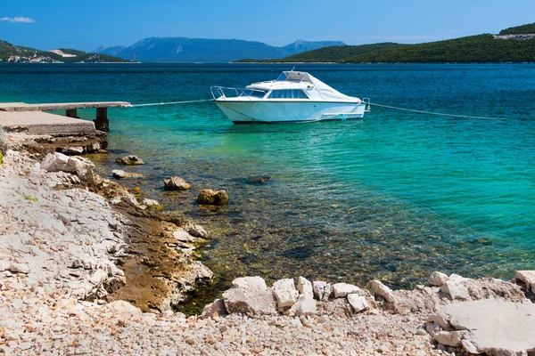 Scena skalista plaża Adriatyku — Zdjęcie stockowe