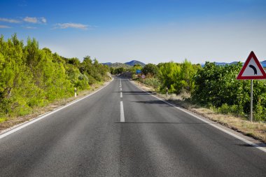 dağda eğri yol