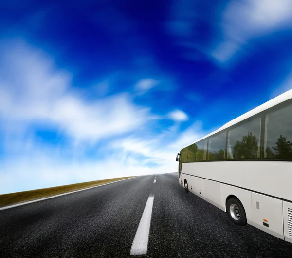 Autobus turistico in viaggio — Foto Stock