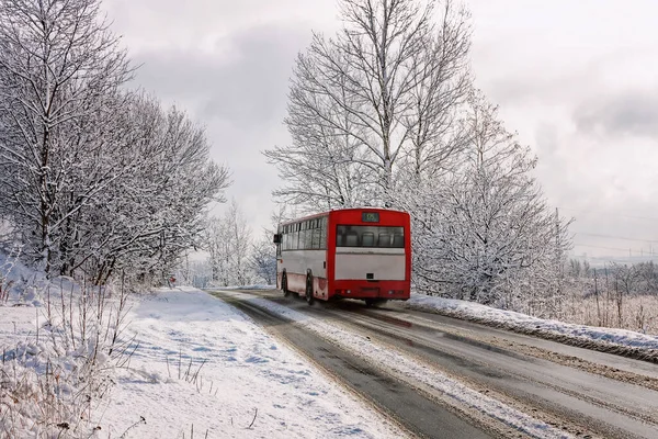 Transporte Autobús Por Carretera Asfaltada Invierno — Foto de Stock