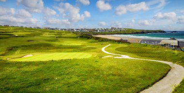 İngiltere 'nin Cornwall plajı yakınındaki golf sahasında.