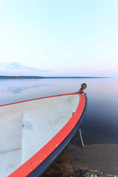 Barco en el lago —  Fotos de Stock