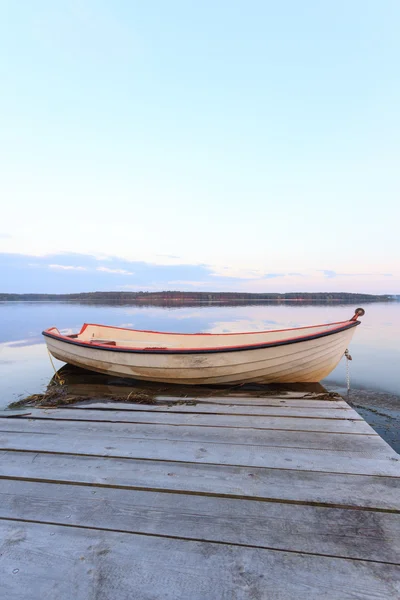 Barca sul lago — Foto Stock