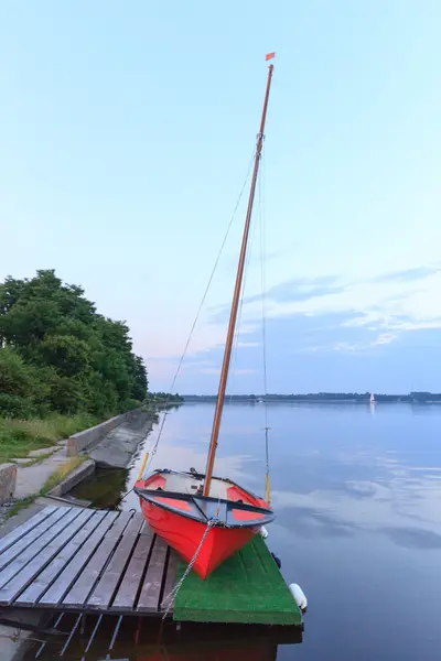 Boot auf dem See — Stockfoto