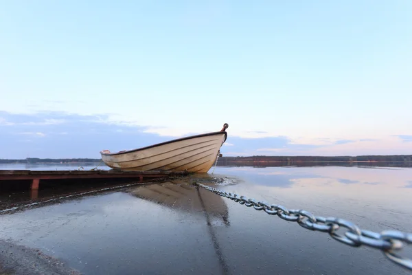 Boat on the lake — Stock Photo, Image