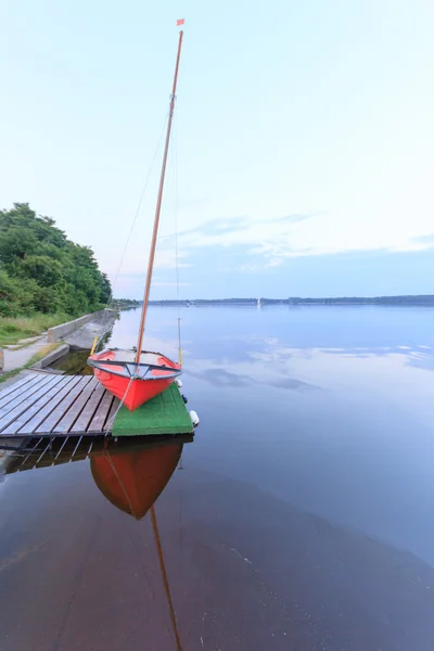 Barco en el lago — Foto de Stock