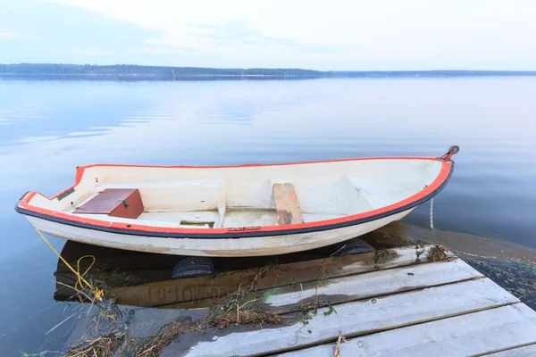 Barca sul lago — Foto Stock