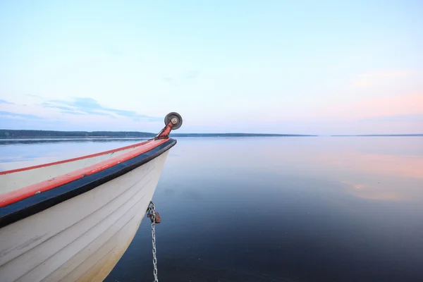 Boot auf dem See — Stockfoto