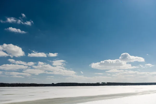 Sonne hinter den Wolken — Stockfoto