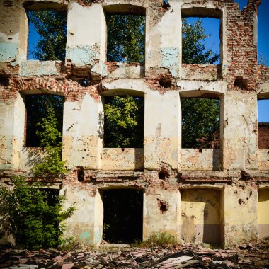 Endüstriyel beton duvarı Windows'ta